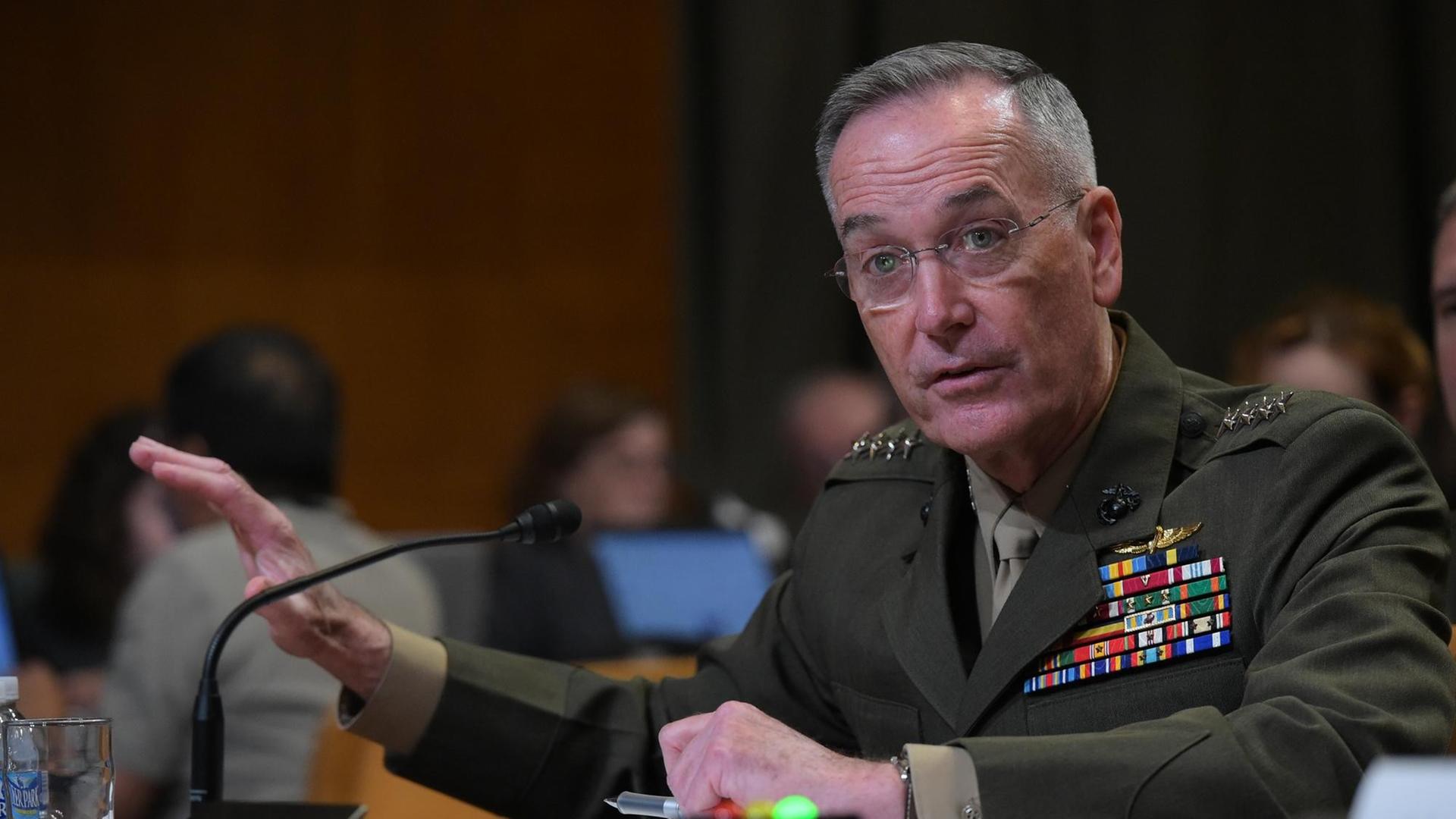 Der Generalstabschef der US-Streitkräfte, Joe Dunford vor dem Appropriations Committee des US-Senats. Der Generalstabschef der US-Streitkräfte, Joe Dunford vor dem Appropriations Committee des US-Senats.