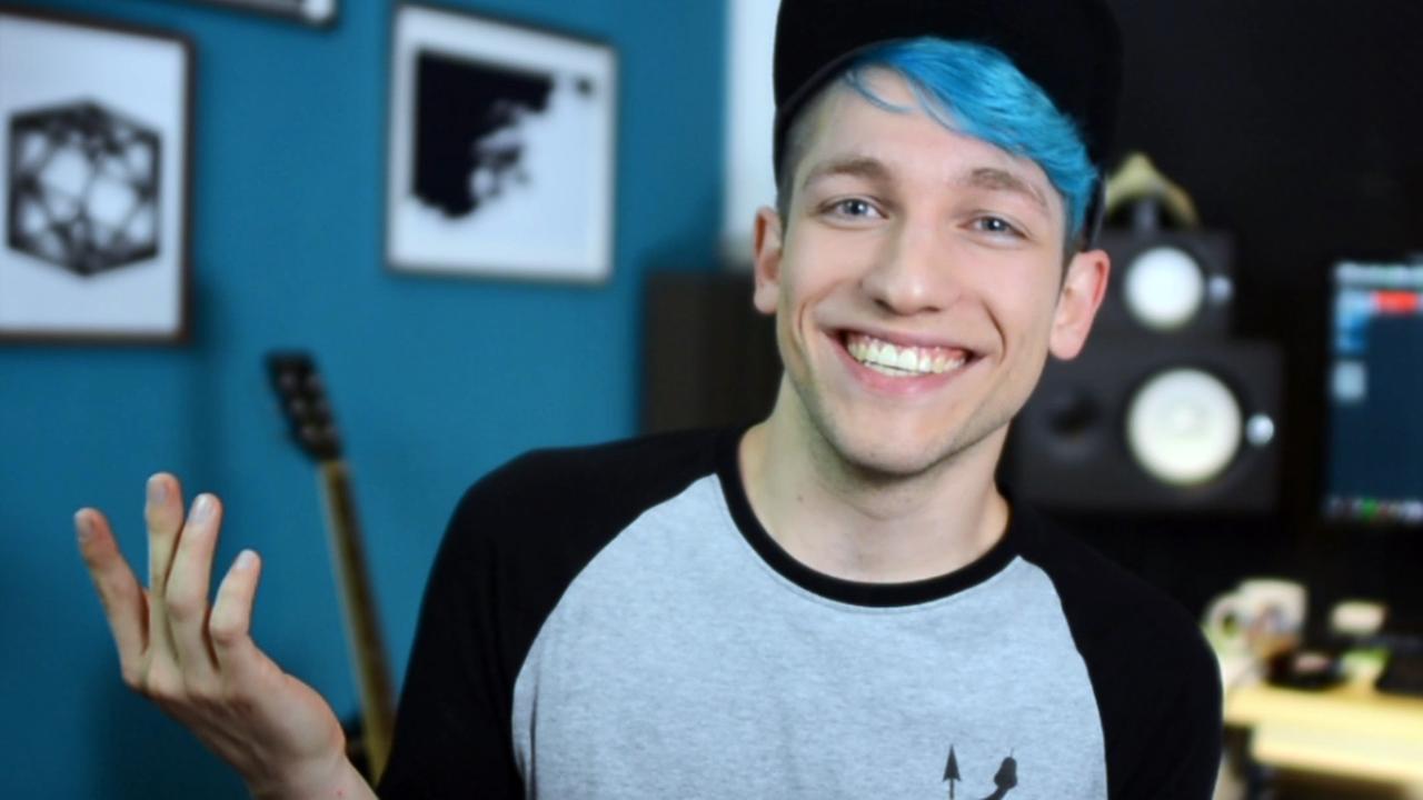 Das Bild zeigt das Porträt des Youtubers Rezo. Das Bild zeigt das Porträt des Youtubers Rezo.
