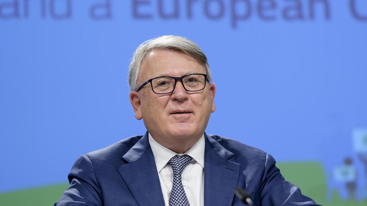 Der EU-Kommissar für Arbeit und Soziales, der Luxemburger Nicolas Schmit, auf einer Pressekonferenz in Brüssel Der EU-Kommissar für Arbeit und Soziales, der Luxemburger Nicolas Schmit, auf einer Pressekonferenz in Brüssel