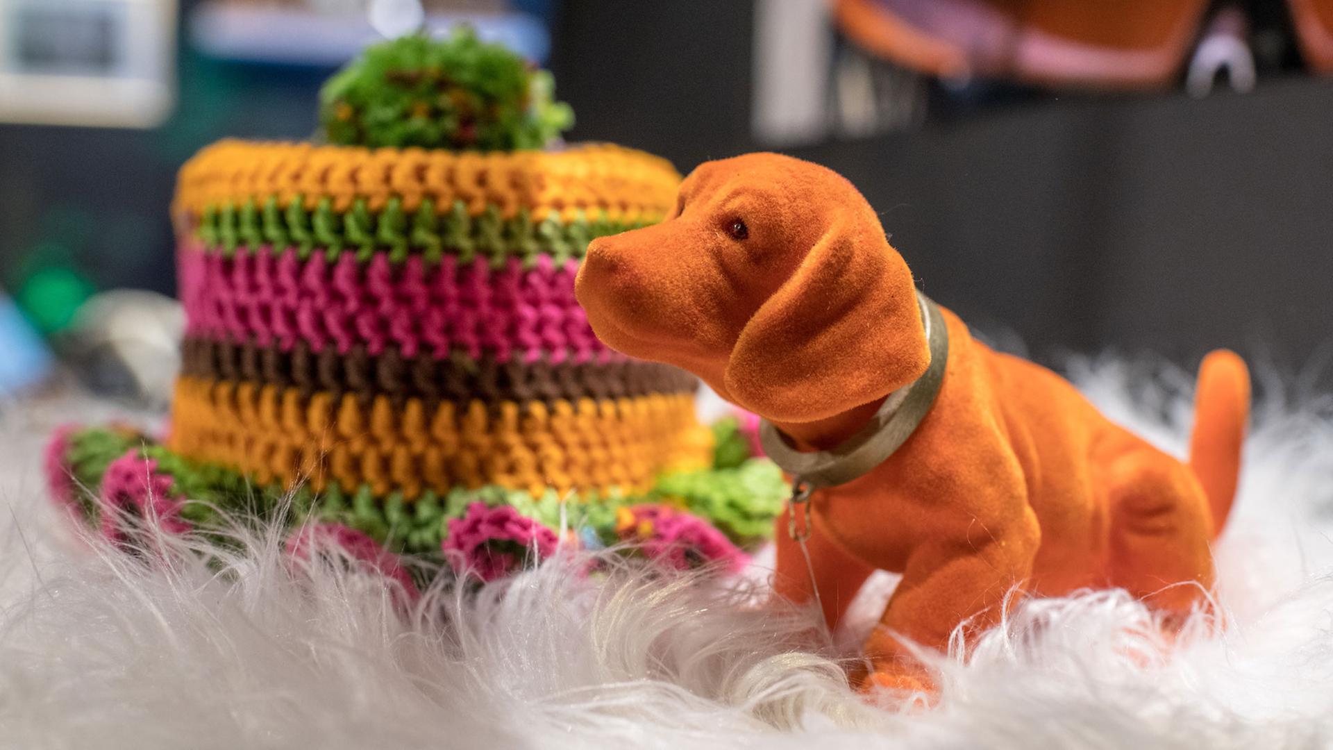 14.03.2018, Bayern, Passau: Ein Wackeldackel, aufgenommen im Dackelmuseum in Passau. Foto: Armin Weigel/dpa 14.03.2018, Bayern, Passau: Ein Wackeldackel, aufgenommen im Dackelmuseum in Passau. Foto: Armin Weigel/dpa
