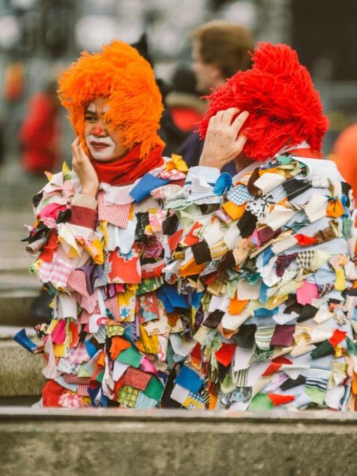 Karnevalisten in Köln trotzen dem Sturm
