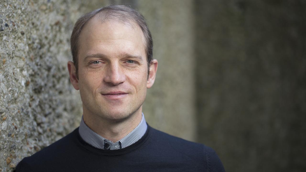 Christian Kehrt posiert für ein Pressefoto. Christian Kehrt posiert für ein Pressefoto.