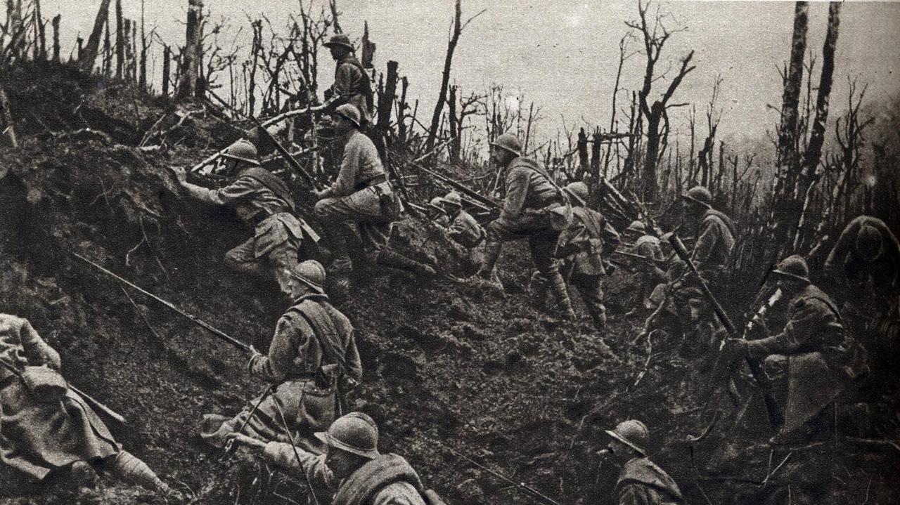 Der französische Infanterie-Angriff auf den Mont des Mones in Picardie (Chemin des Dames) im Rahmen der Nivelle-Offensive im Frühjahr 1917 Der französische Infanterie-Angriff auf den Mont des Mones in Picardie (Chemin des Dames) im Rahmen der Nivelle-Offensive im Frühjahr 1917