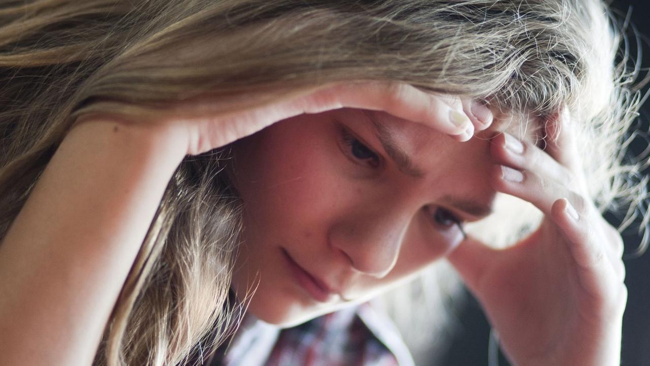 Kopfschmerzen sind schon bei jungen Menschen verbreitet. Kopfschmerzen sind schon bei jungen Menschen verbreitet.