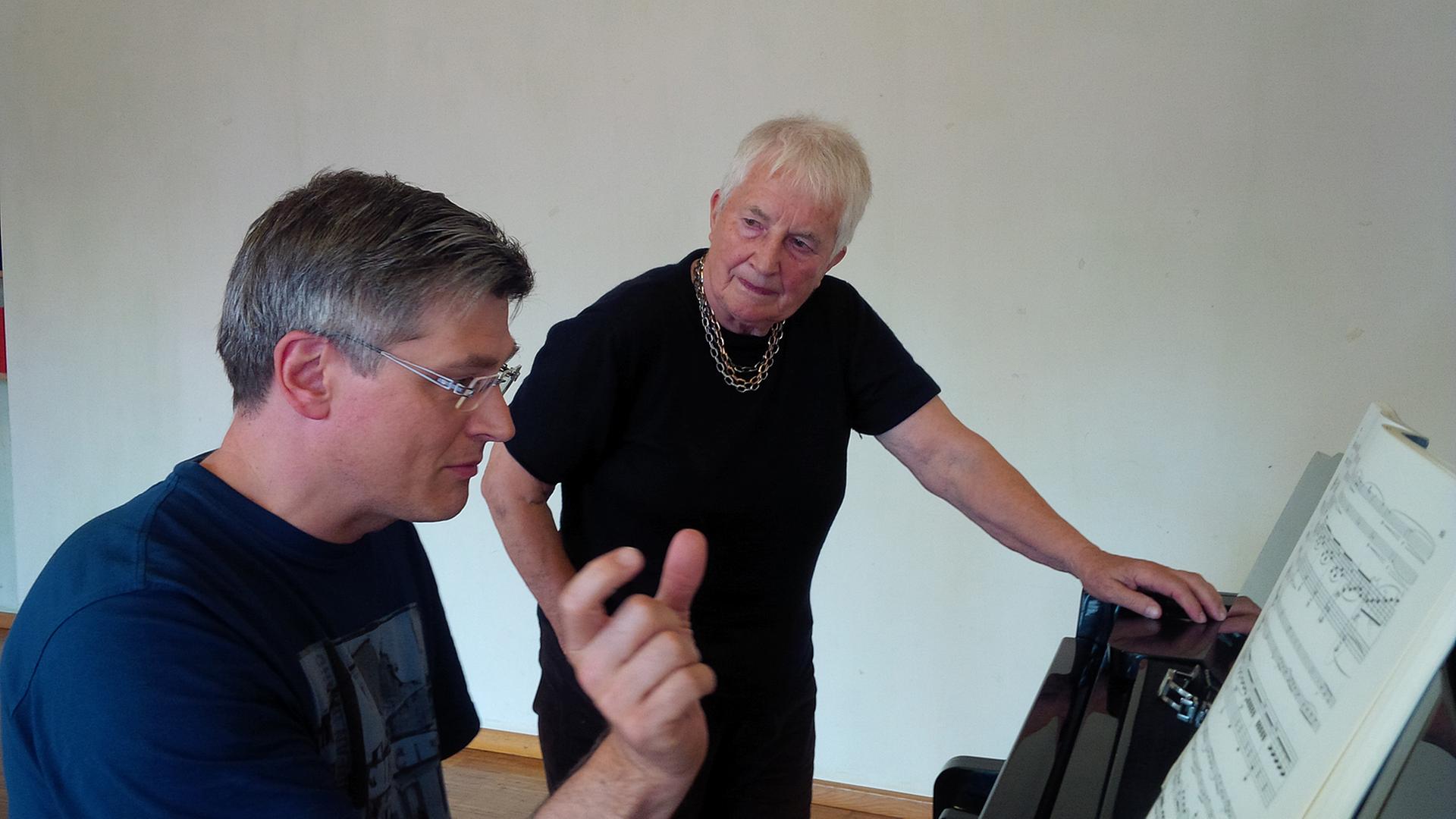 Der Hamburger Pianist Henning ‎Lucius und seine Schülerin Hiltraut Deckert bei den "Sommerlichen Musiktagen Hitzacker".