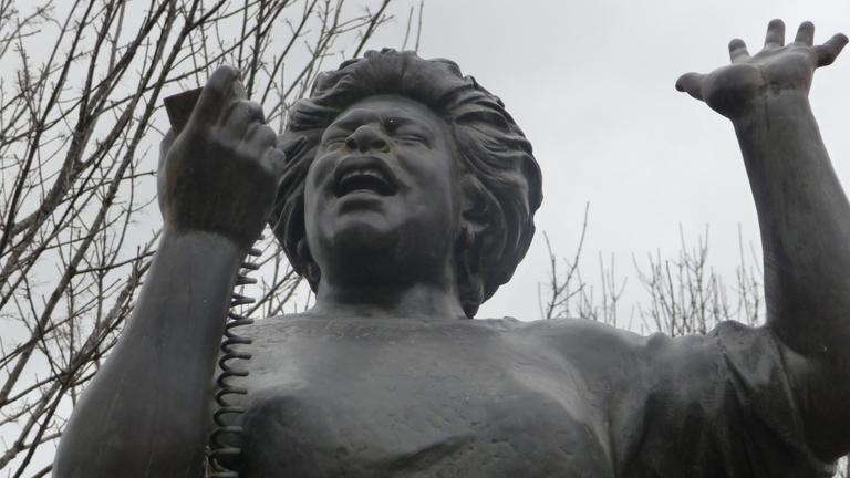 Statue der Bürgerrechtlerin Fannie Lou Hamer in Ruleville, Mississippi. Statue der Bürgerrechtlerin Fannie Lou Hamer in Ruleville, Mississippi.