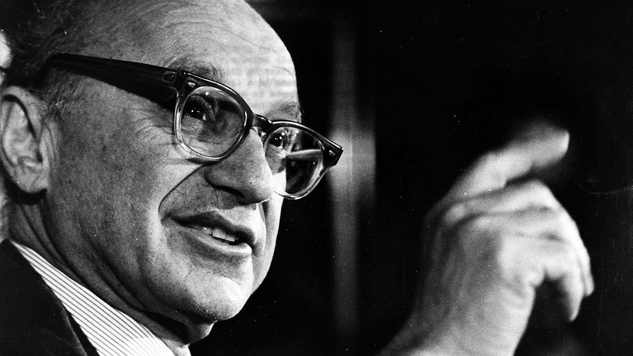 Schwarz-Weiß-Porträt von Milton Friedman aus dem Jahr 1976