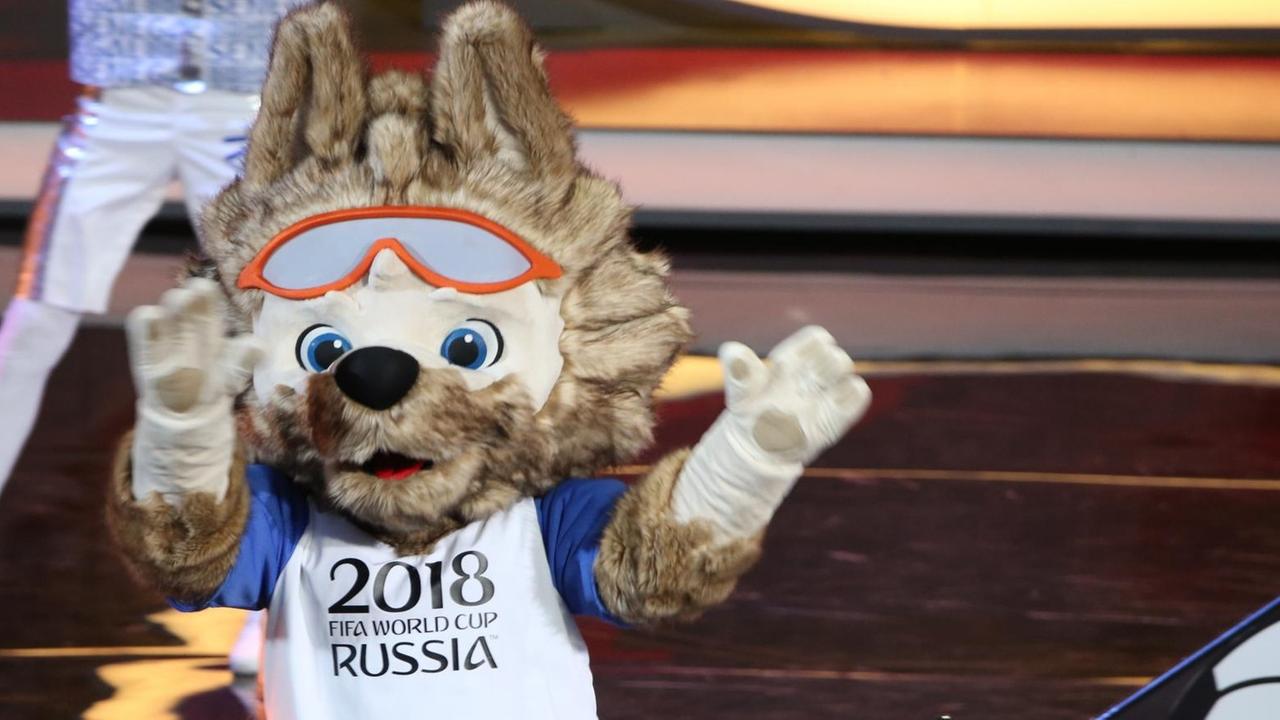 Zabivaka, der Wolf, ist das offizielle Maskottchen der Fußball-WM in Russland 2017 Zabivaka, der Wolf, ist das offizielle Maskottchen der Fußball-WM in Russland 2017