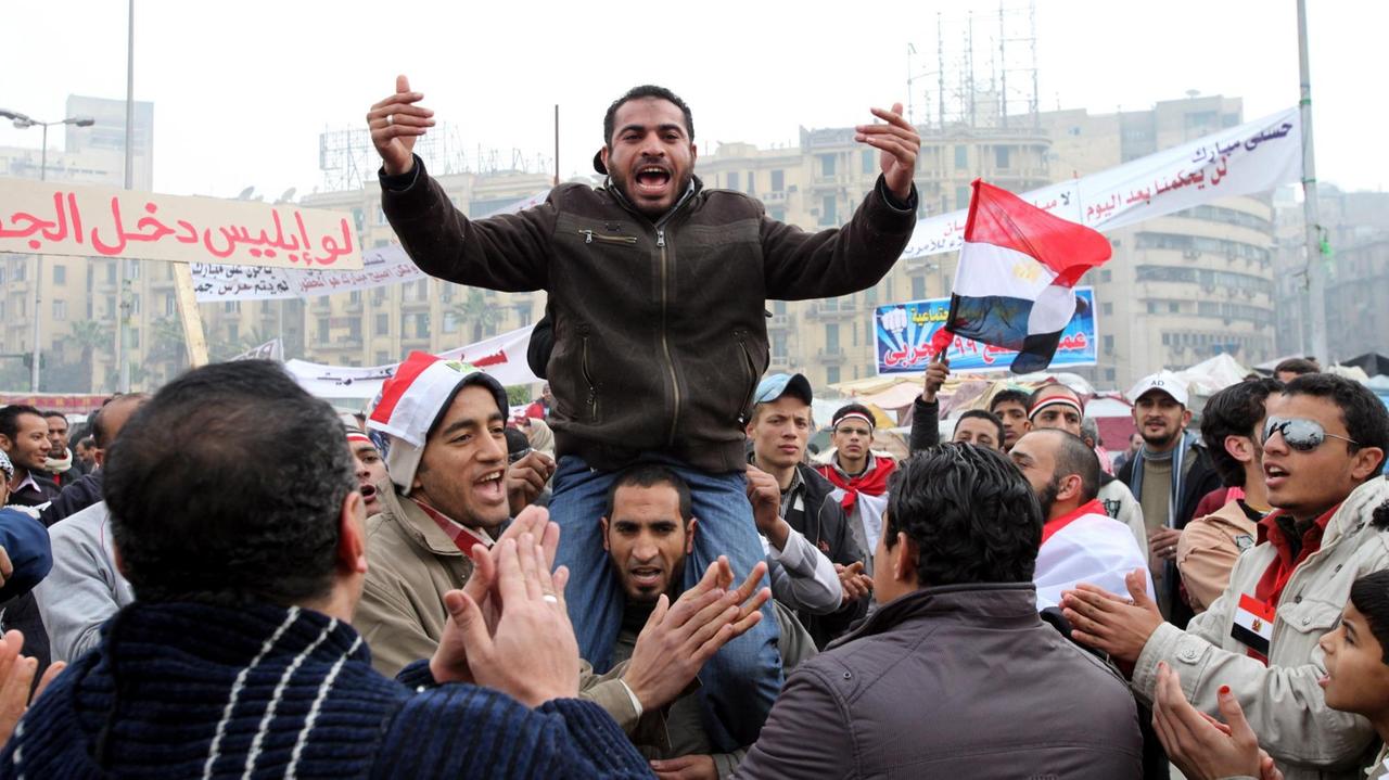 Demonstranten gegen die ägyptische Regierung auf dem Tahrir-Platz in Kairo im Februar 2011. Demonstranten gegen die ägyptische Regierung auf dem Tahrir-Platz in Kairo im Februar 2011.