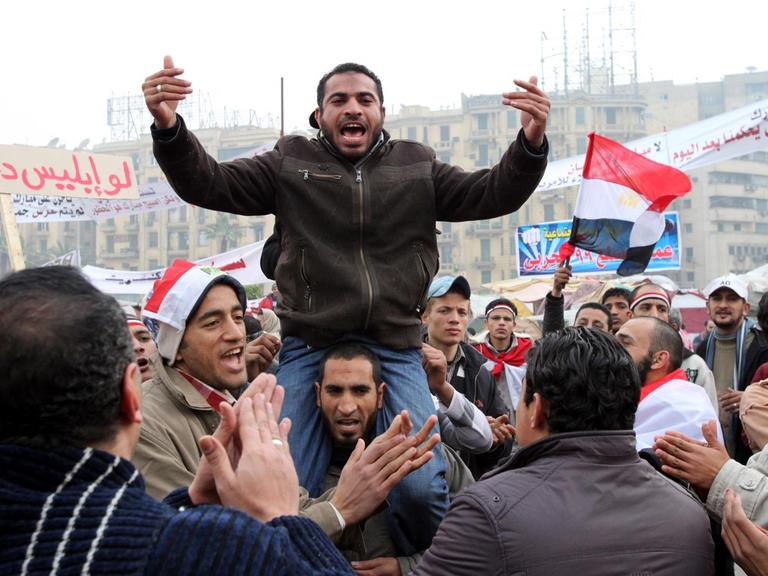 Demonstranten gegen die ägyptische Regierung auf dem Tahrir-Platz in Kairo im Februar 2011.