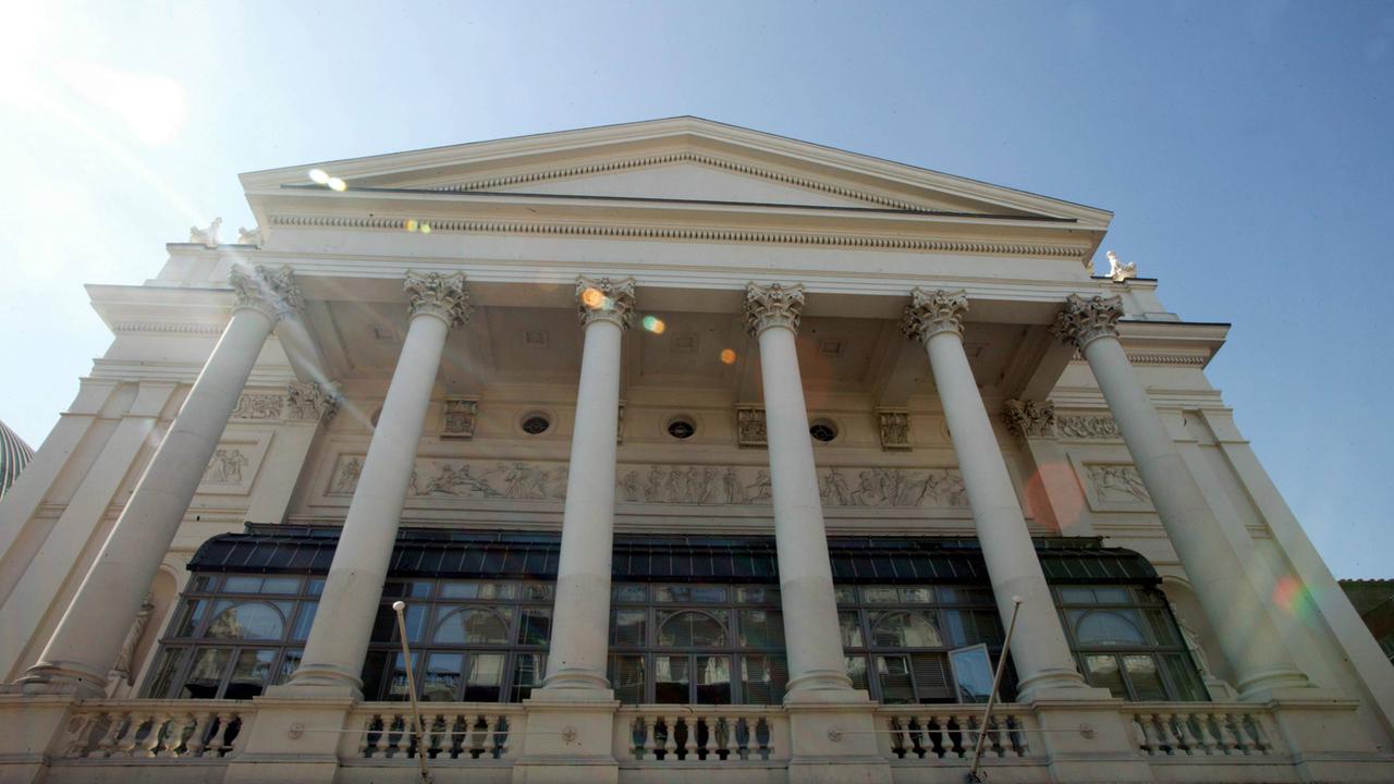 Außenansicht des Royal Opera House in London Außenansicht des Royal Opera House in London
