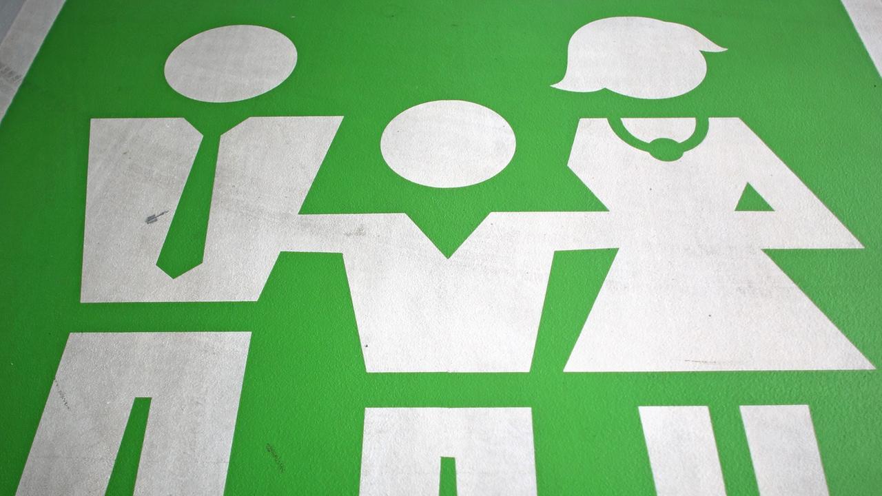 Eine stilisierte Familie mit Vater, Mutter, Kind Eine stilisierte Familie mit Vater, Mutter, Kind