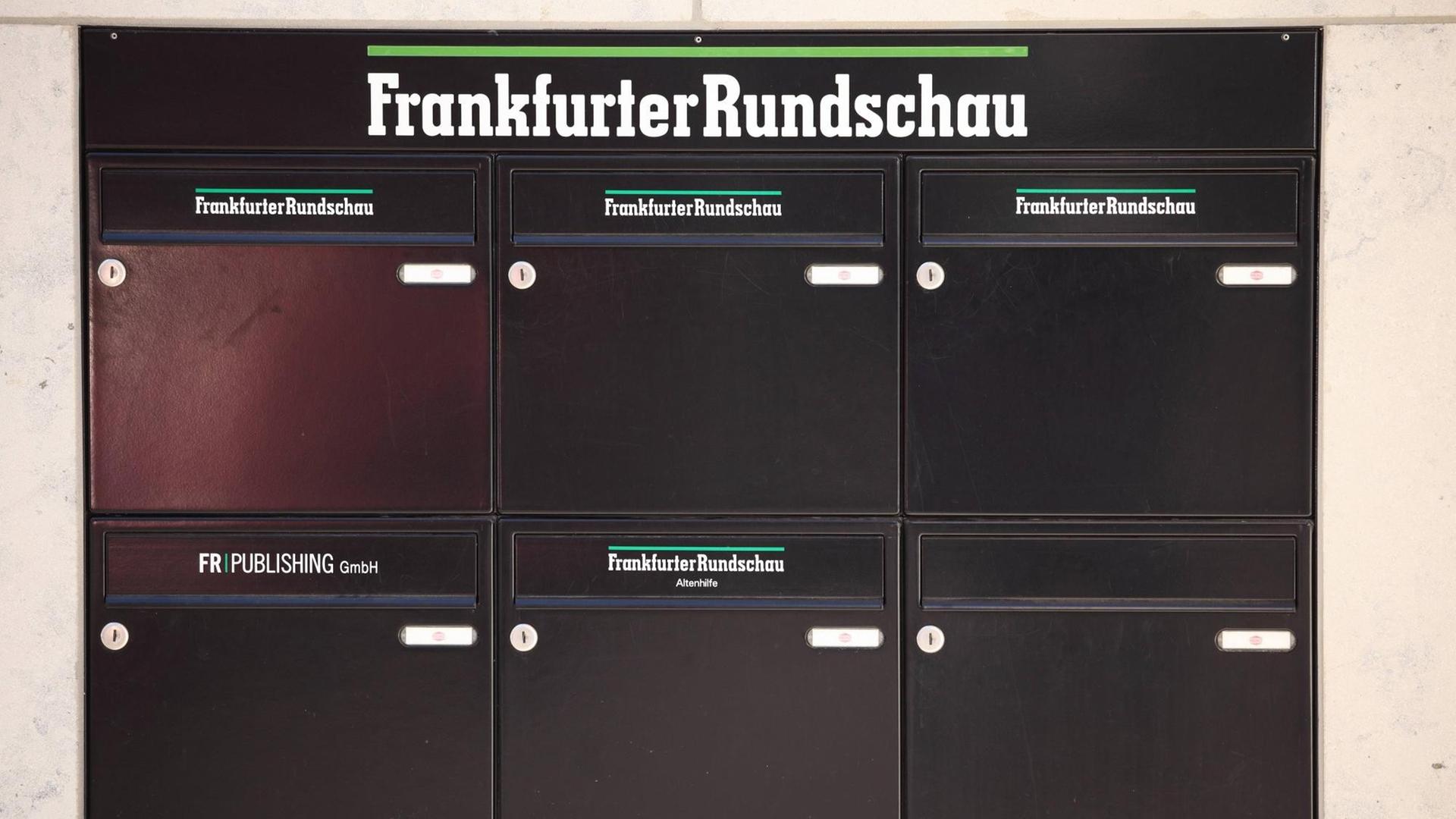 Briefkästen mit der Aufschrift "Frankfurter Rundschau". Briefkästen mit der Aufschrift "Frankfurter Rundschau".