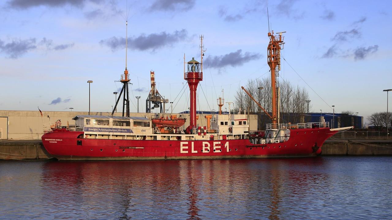 Das 51,37 Meter lange Feuerschiff "Elbe 1" in ihrem Winterquartier Neuer Fischereihafen in Cuxhaven. 