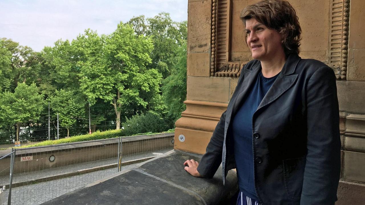 Die bayerische Landtagsabgeordnete Claudia Stamm ist 2017 bei den Grünen ausgetreten und gehört der linksliberalen Kleinpartei "Mut" an Die bayerische Landtagsabgeordnete Claudia Stamm ist 2017 bei den Grünen ausgetreten und gehört der linksliberalen Kleinpartei "Mut" an