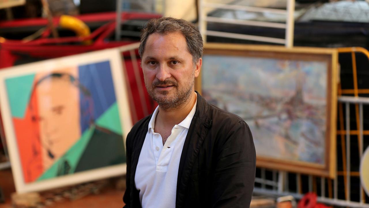 Der Direktor des Museum Ludwig, Yilmaz Dziewior, steht am 24.08.2016 in Köln (Nordrhein-Westfalen) in der Ausstellung. Die Jubiläumsausstellung "Wir nennen es Ludwig. Das Museum wird 40" ist vom 27. August bis 08. Januar 2017 zu sehen.
Der Direktor des Museum Ludwig, Yilmaz Dziewior, steht am 24.08.2016 in Köln (Nordrhein-Westfalen) in der Ausstellung. Die Jubiläumsausstellung "Wir nennen es Ludwig. Das Museum wird 40" ist vom 27. August bis 08. Januar 2017 zu sehen.