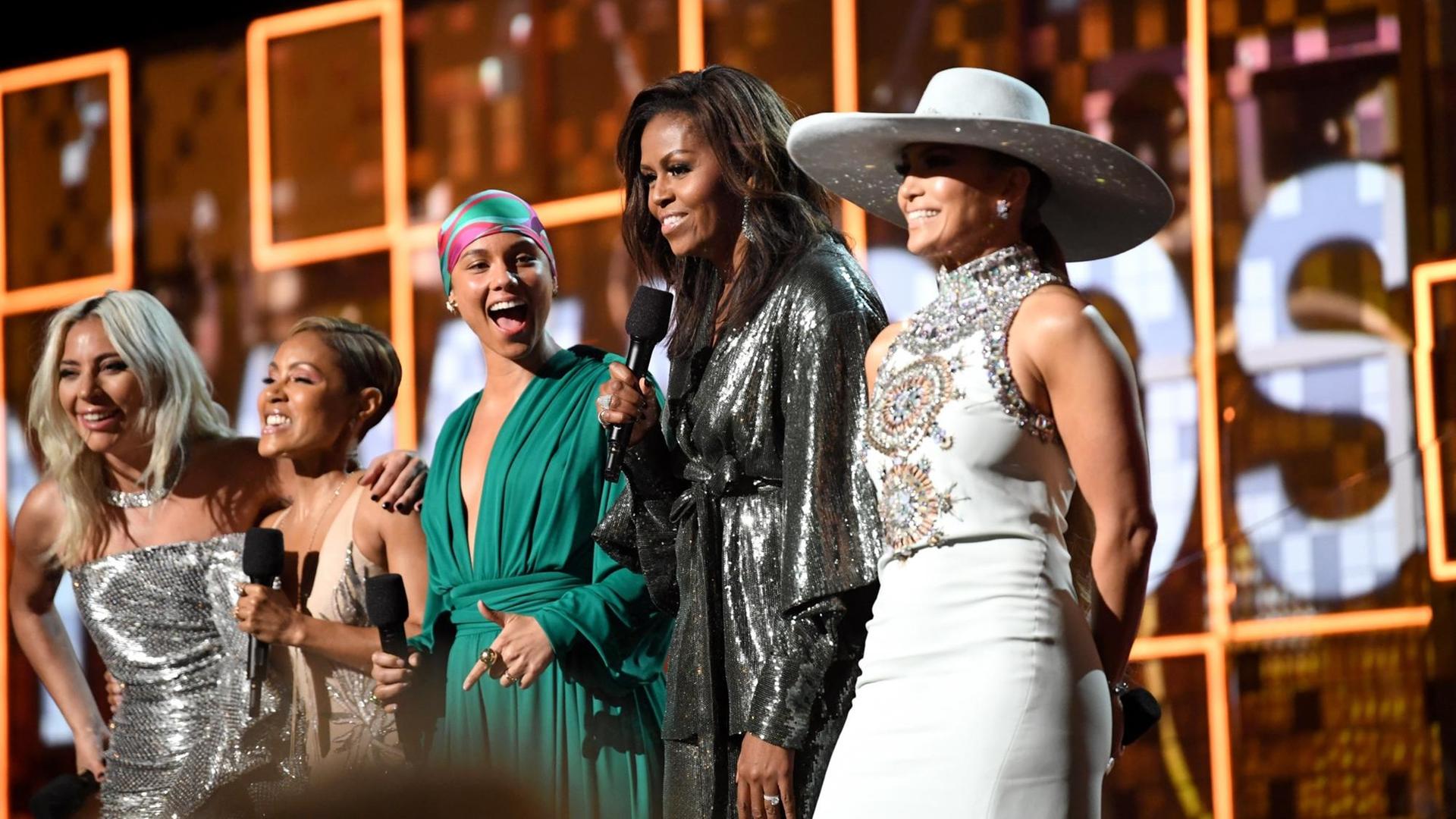 Lady Gaga, Jada Pinkett Smith, Alicia Keys, Michelle Obama und Jennifer Lopez bei der 61. Grammy Verleihung In Los Angeles Lady Gaga, Jada Pinkett Smith, Alicia Keys, Michelle Obama und Jennifer Lopez bei der 61. Grammy Verleihung In Los Angeles