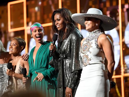 Lady Gaga, Jada Pinkett Smith, Alicia Keys, Michelle Obama und Jennifer Lopez bei der 61. Grammy Verleihung In Los Angeles