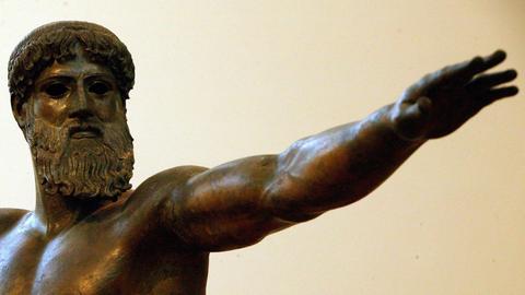 Antike Zeusstatue: Was ist, ist auch körperlich. 