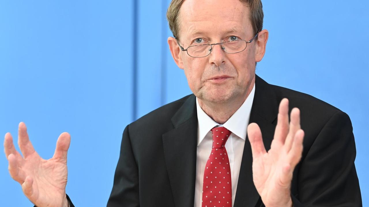 Frank Bajohr, Wissenschaftlicher Leiter des Zentrums für Holocaust-Studien am Institut für Zeitgeschichte in München Frank Bajohr, Wissenschaftlicher Leiter des Zentrums für Holocaust-Studien am Institut für Zeitgeschichte in München