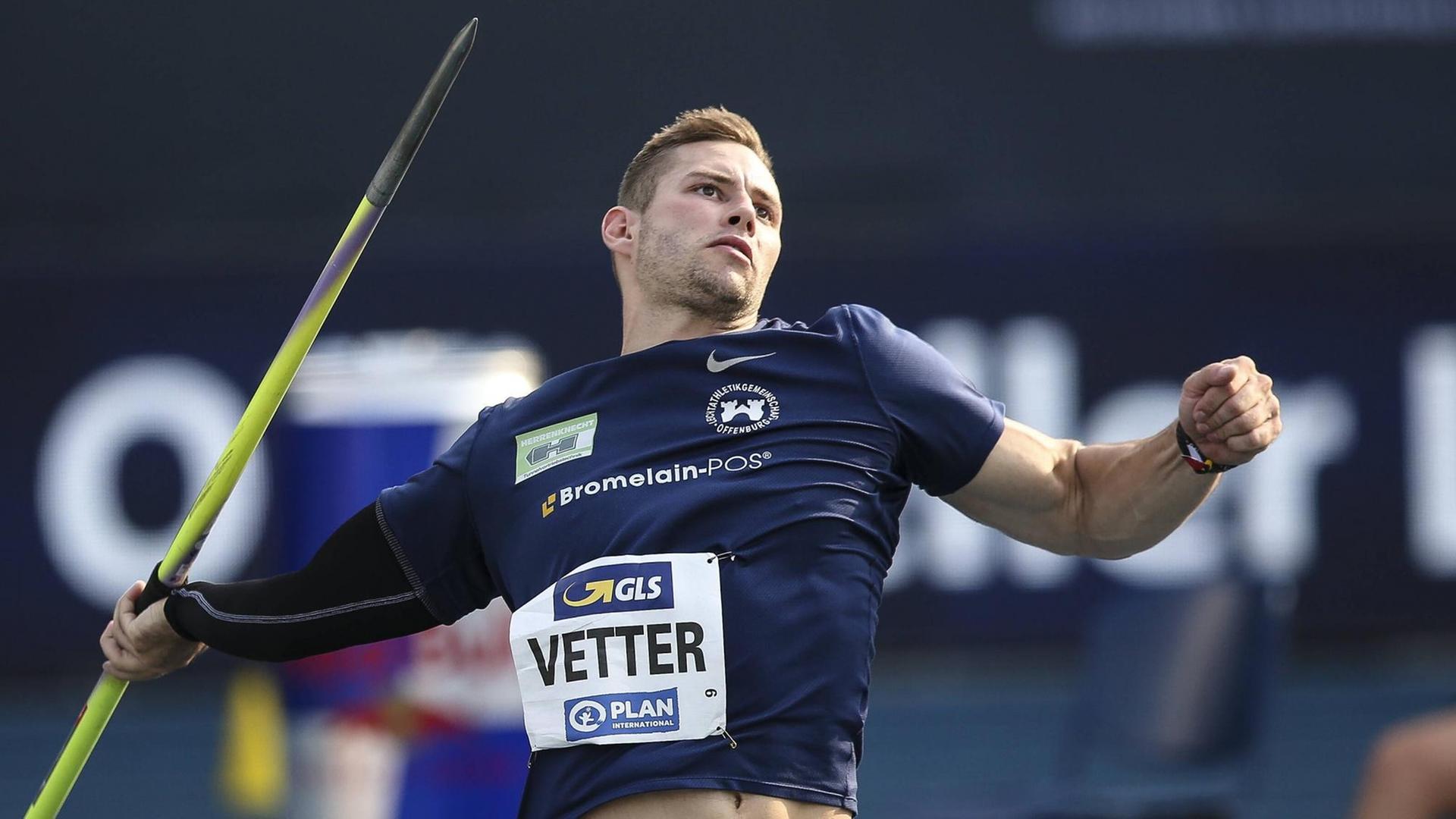Johannes Vetter hat den Speer kurz vor dem Wurf nach hinten gestreckt. Johannes Vetter hat den Speer kurz vor dem Wurf nach hinten gestreckt.