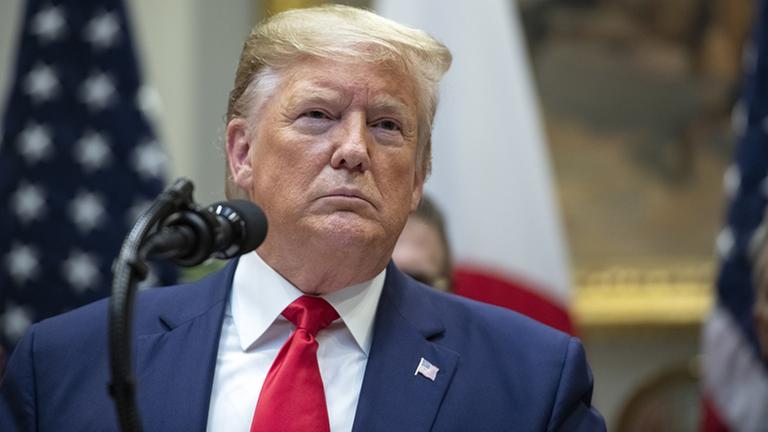 United States President Donald J. Trump takes questions from the press after the US-Japan Trade Agreement and US-Japan Digital Trade Agreement were signed in the Roosevelt Room of the White House in Washington, DC on Monday, October 7, 2019. Credit: Ron Sachs / Pool via CNP | Verwendung weltweit United States President Donald J. Trump takes questions from the press after the US-Japan Trade Agreement and US-Japan Digital Trade Agreement were signed in the Roosevelt Room of the White House in Washington, DC on Monday, October 7, 2019. Credit: Ron Sachs / Pool via CNP | Verwendung weltweit