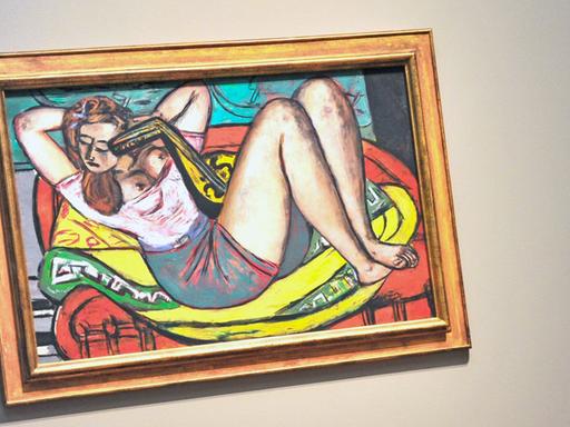 06.10.2011 in Frankfurt am Main im Städel Museum. Das Werk "Frau mit Mandoline in Gelb und Rot" von Max Beckmann
