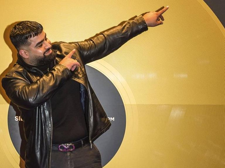 Der Rapper Azzi Memo.