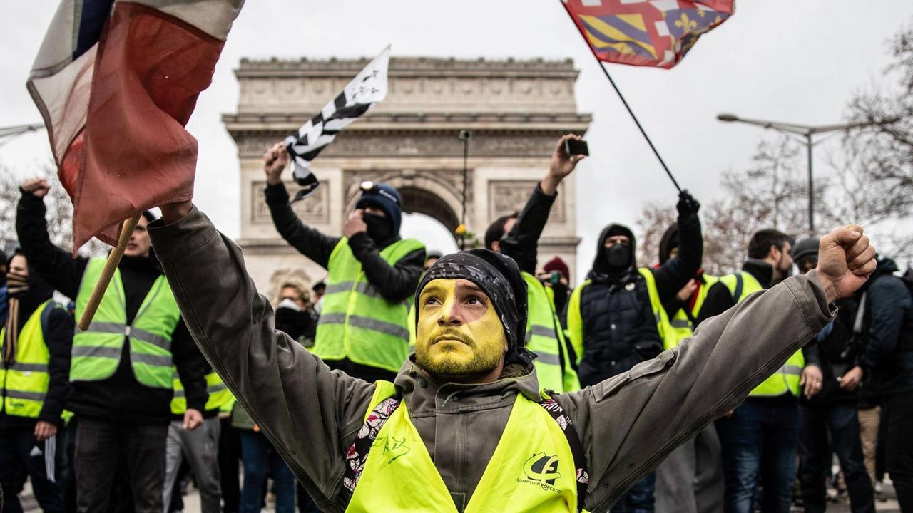 Die sogenannten Gelbwesten protestieren in Frankreich Die sogenannten Gelbwesten protestieren in Frankreich