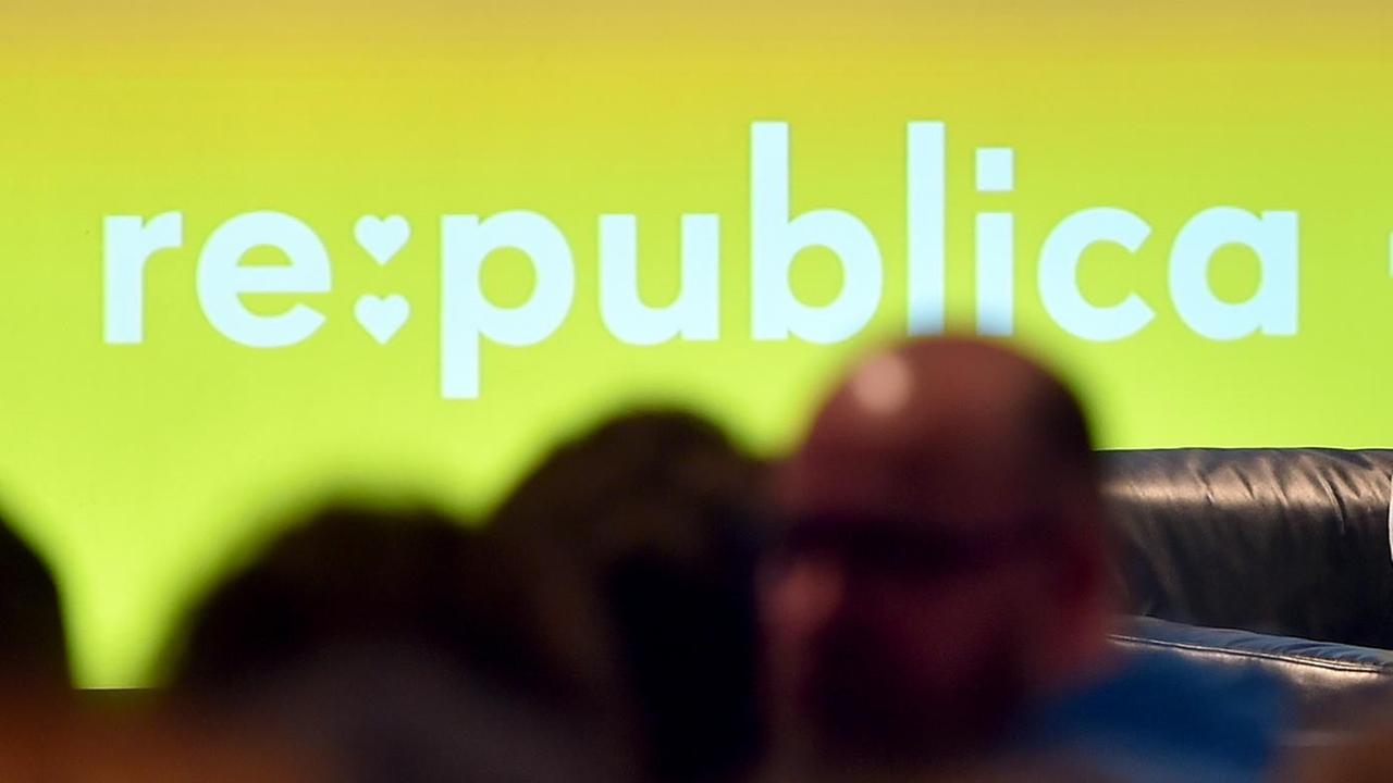 Das Logo der Republica, das mit Doppelpunkt geschrieben wird und sich re:publica liest.