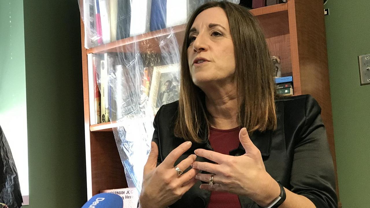 Amy Krulig im Büro des jüdischen Gemeindezentrums Amy Krulig im Büro des jüdischen Gemeindezentrums
