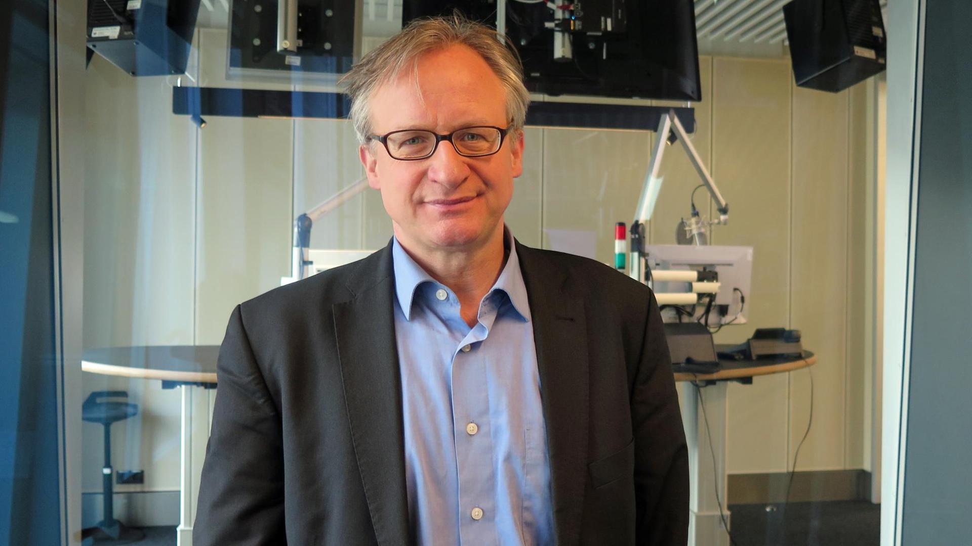 Der Politikwissenschaftler und Publizist Albrecht von Lucke in Studio 9. Der Politikwissenschaftler und Publizist Albrecht von Lucke in Studio 9.