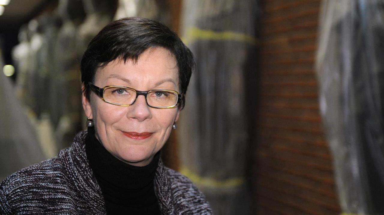 Frauke von der Haar, Kunsthistorikerin und Direktorin des Münchner Stadtmuseums, blickt freundlich in Richtung des Betrachters Frauke von der Haar, Kunsthistorikerin und Direktorin des Münchner Stadtmuseums, blickt freundlich in Richtung des Betrachters
