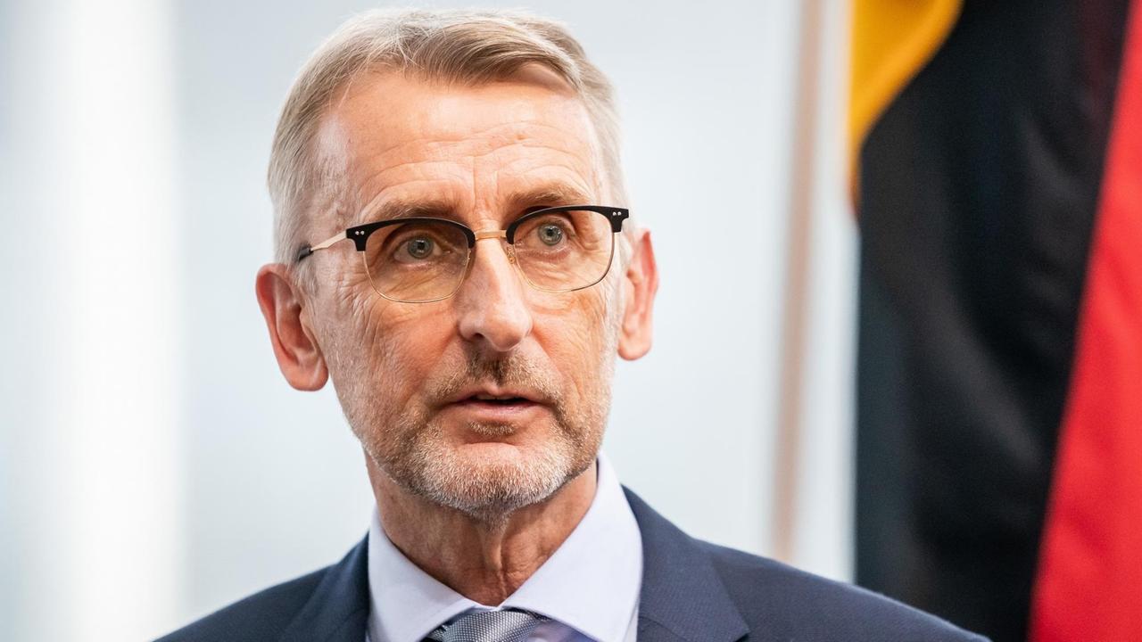 29.10.2019, Berlin: Armin Schuster (CDU), Vorsitzender des Parlamentarischen Kontrollgremiums im Bundestag.
