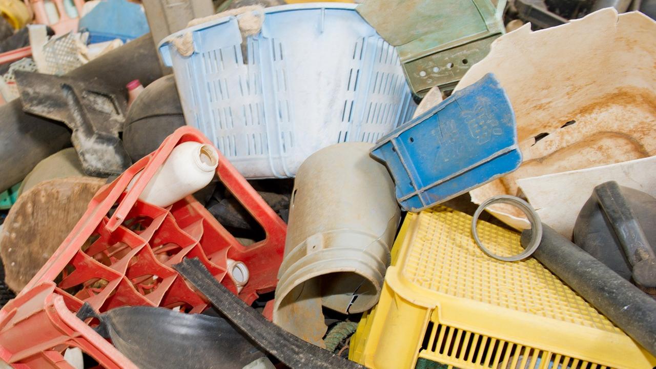 Plastikmüll auf einem Haufen Plastikmüll auf einem Haufen