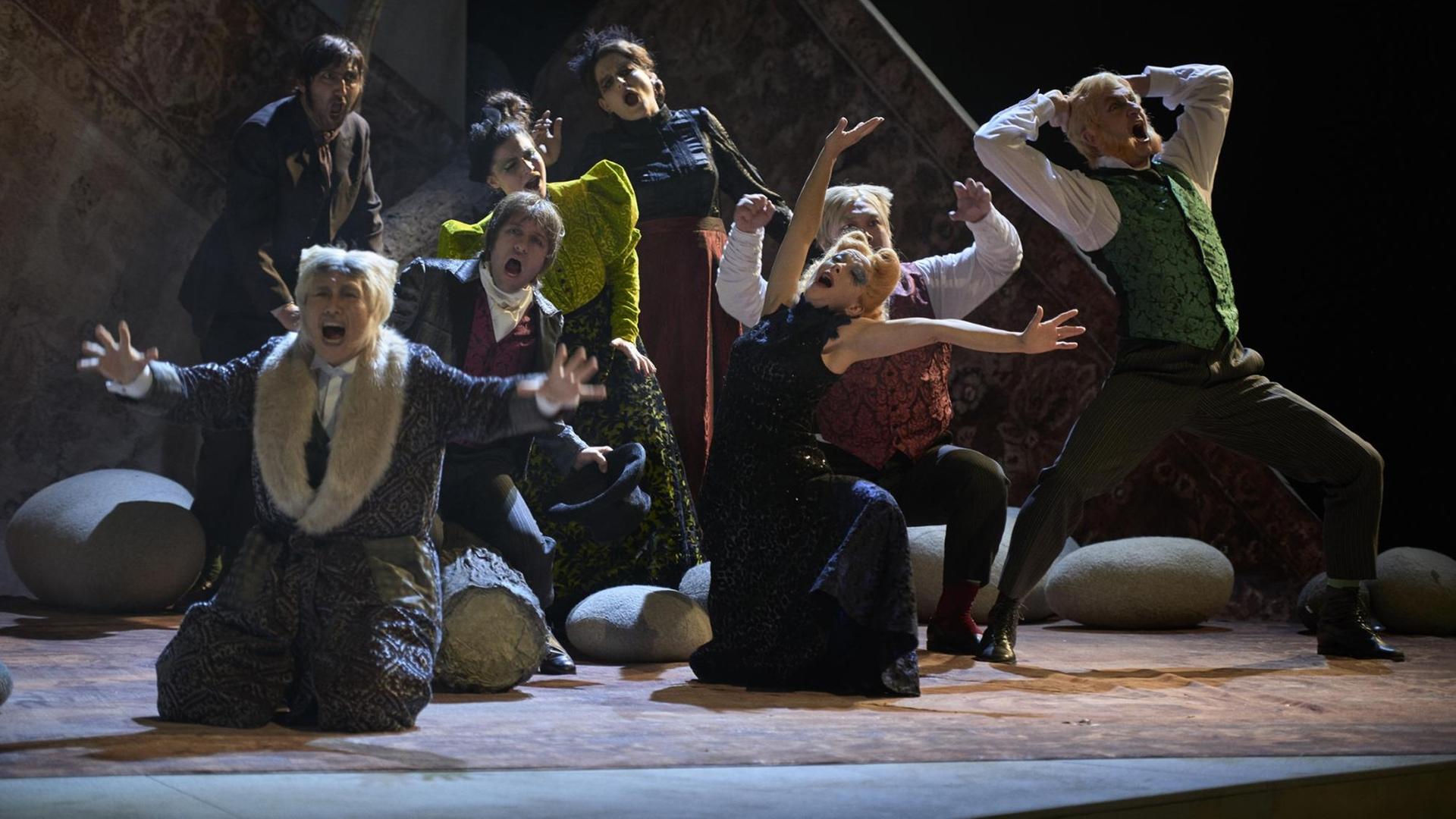 Szene auf der Bühne der Staatsoper Hannover. Zusehen ist das Ensemble in der Premierenaufführung der Oper "Die Englische Katze" von Hans Werner Henze. Die Premiere fand am 26.11.2016 statt. Szene auf der Bühne der Staatsoper Hannover. Zusehen ist das Ensemble in der Premierenaufführung der Oper "Die Englische Katze" von Hans Werner Henze. Die Premiere fand am 26.11.2016 statt.