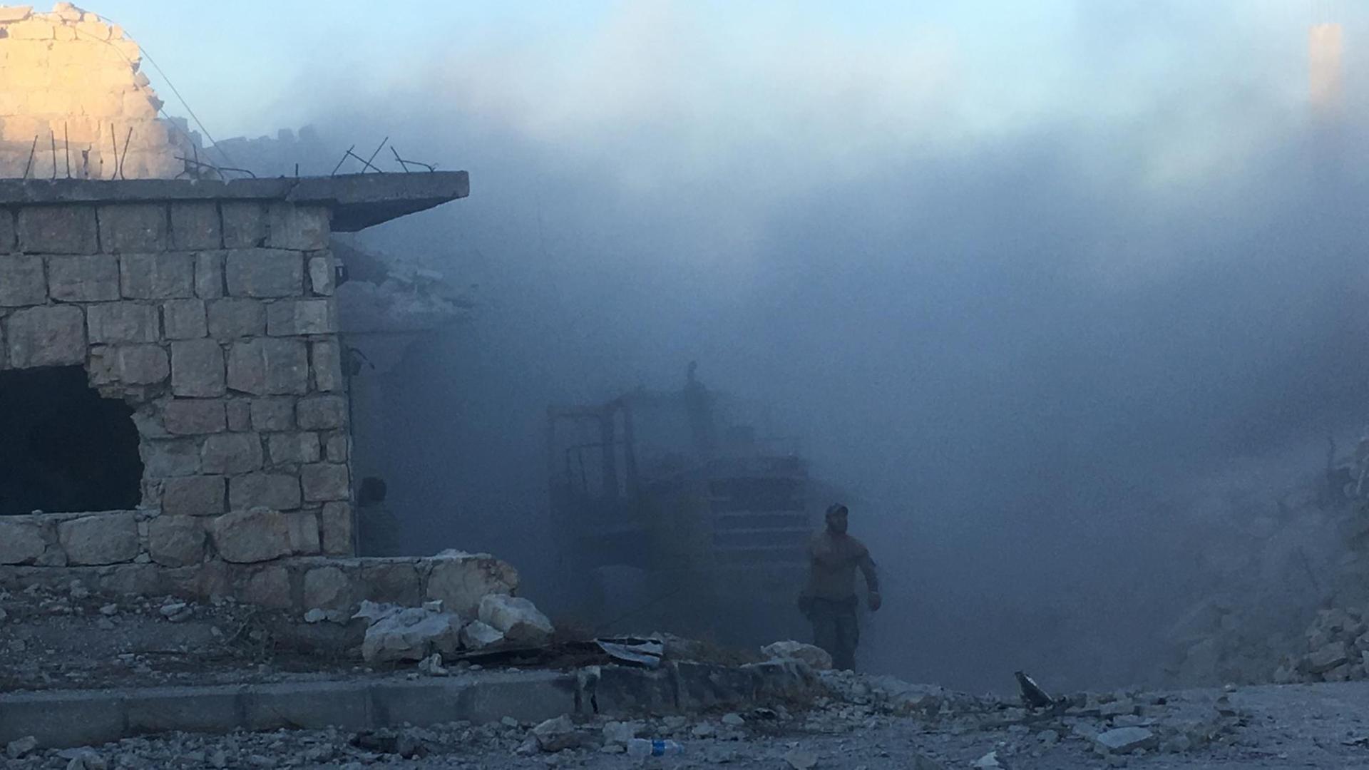 Qualm nach mutmaßlich Bombenbeschuss in Aleppo Qualm nach mutmaßlich Bombenbeschuss in Aleppo
