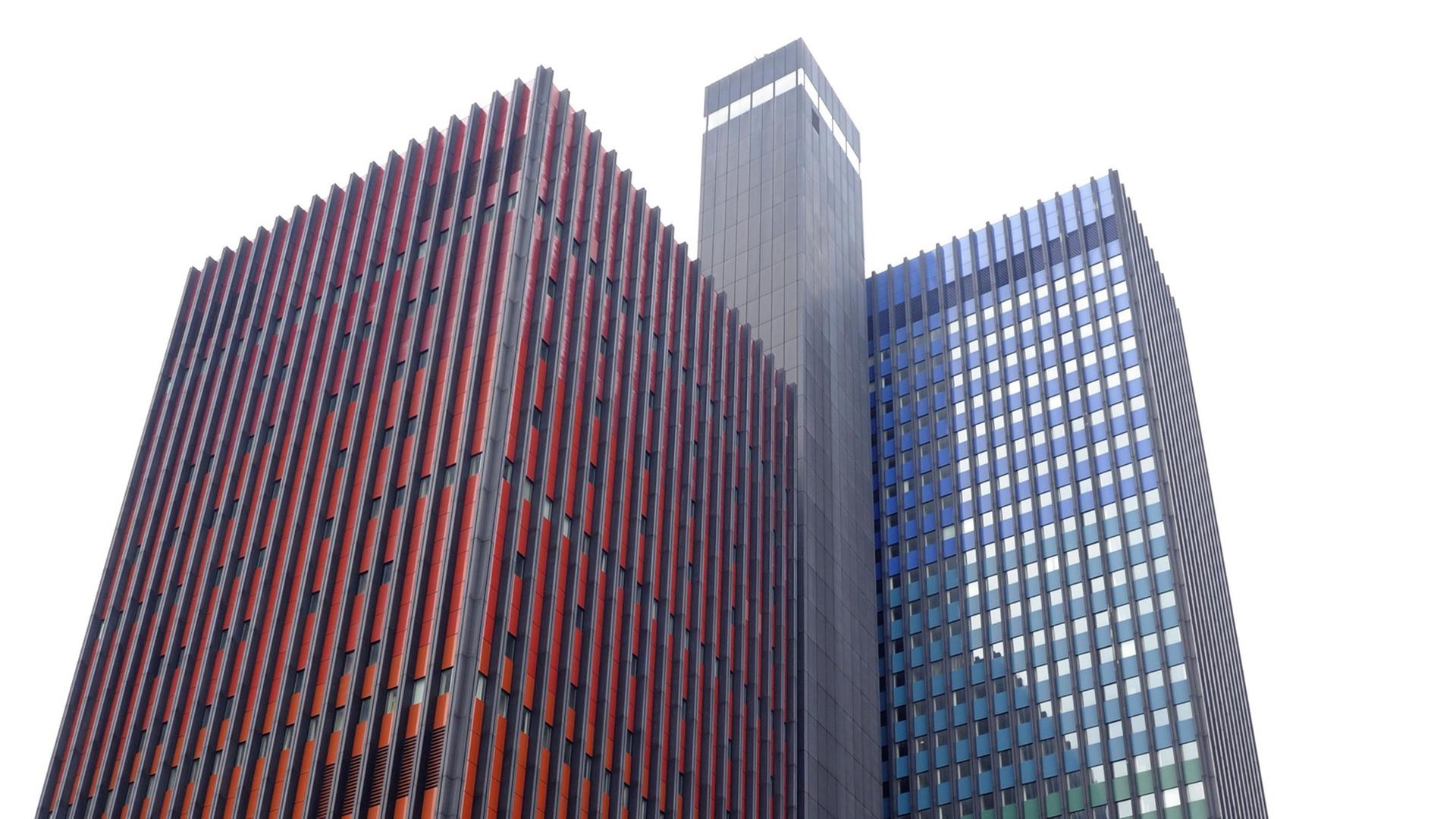 Seit Jahren schon steht das ehemalige Hochhaus der Deutschen Welle in Köln leer. Seit Jahren schon steht das ehemalige Hochhaus der Deutschen Welle in Köln leer.