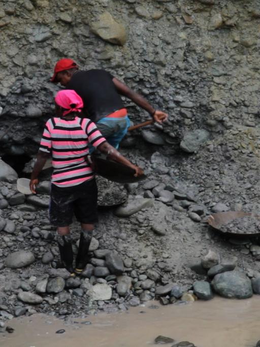 Illegale Goldminen am Fluss Bebará, Chocó, Kolumbien