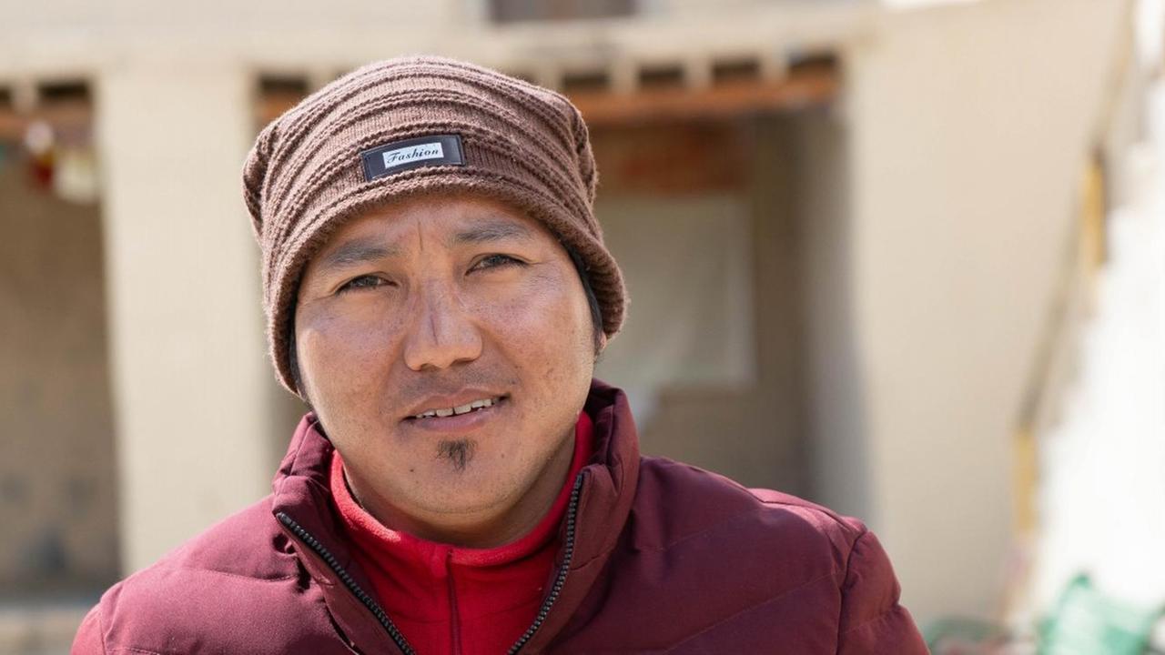 Der buddhistische Mönch Dhrakpa Lhönden macht nicht nur gute Erfahrungen mit Touristen. Der buddhistische Mönch Dhrakpa Lhönden macht nicht nur gute Erfahrungen mit Touristen.
