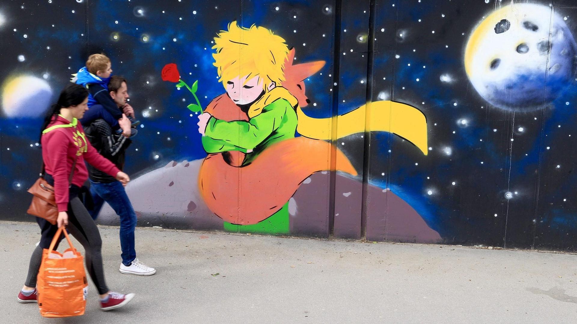 Wandbild in Zagreb, das den kleinen Prinzen zeigt - eine Figur des französischen Autors Antoine de Saint-Exupery. Wandbild in Zagreb, das den kleinen Prinzen zeigt - eine Figur des französischen Autors Antoine de Saint-Exupery.
