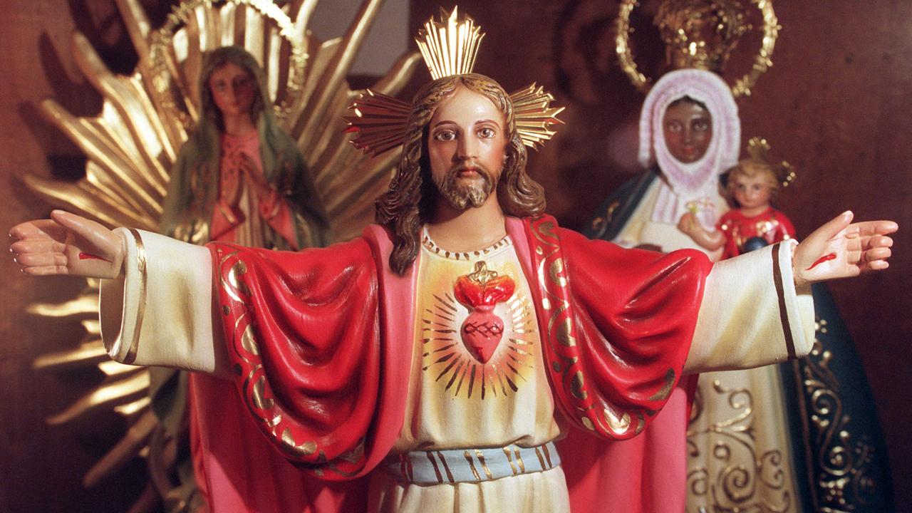 Die "Herz-Jesu-Darstellung", eine aufwendig handbemalte Jesus-Figur aus Spanien ist im Devotionalien-Laden "Ave Maria" in der Potsdamer Straße in Berlin zu bewundern.