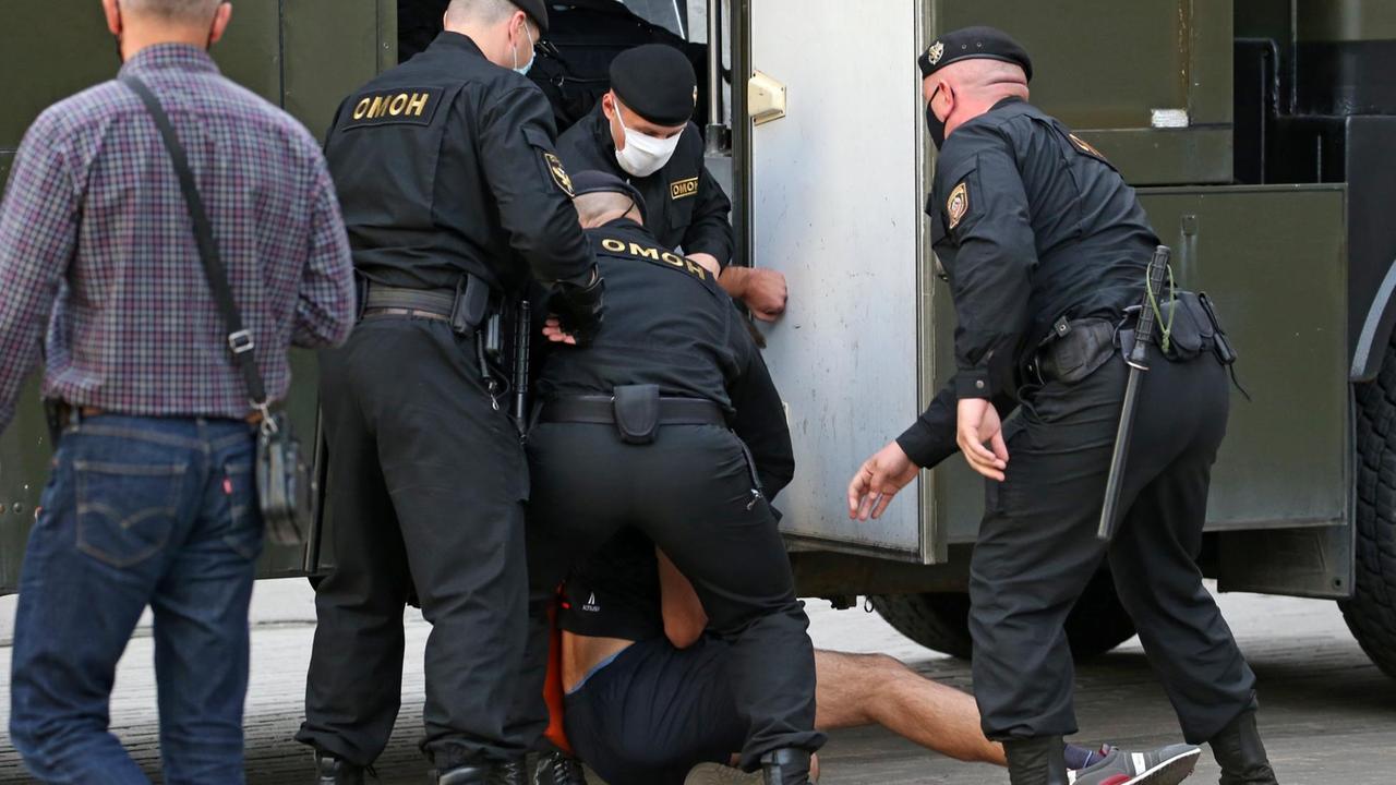 Vor den Präsidentschaftswahlen in Belarus: Verhaftungen während Protesten der Opposition in Minsk. Vor den Präsidentschaftswahlen in Belarus: Verhaftungen während Protesten der Opposition in Minsk.
