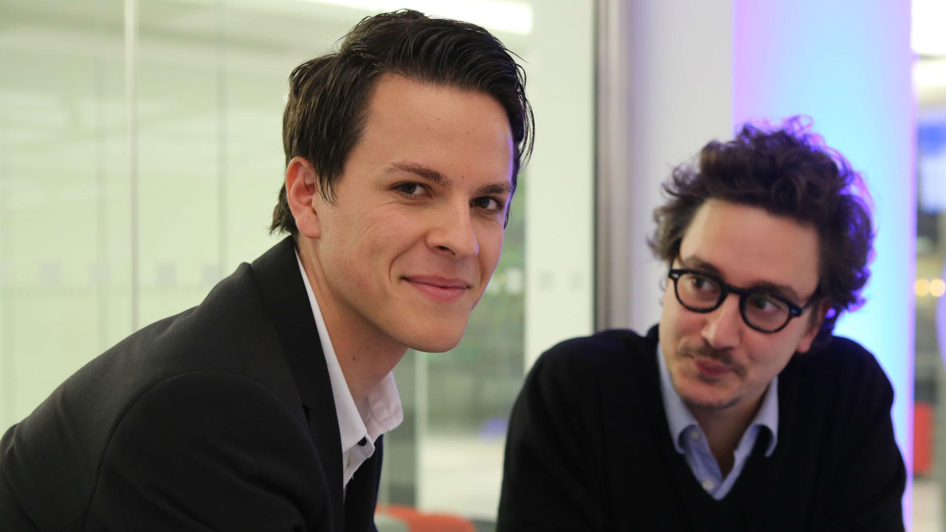 Die beiden Journalistenschüler Yannick Lowin (l.) und Francesco Giammarco Die beiden Journalistenschüler Yannick Lowin (l.) und Francesco Giammarco