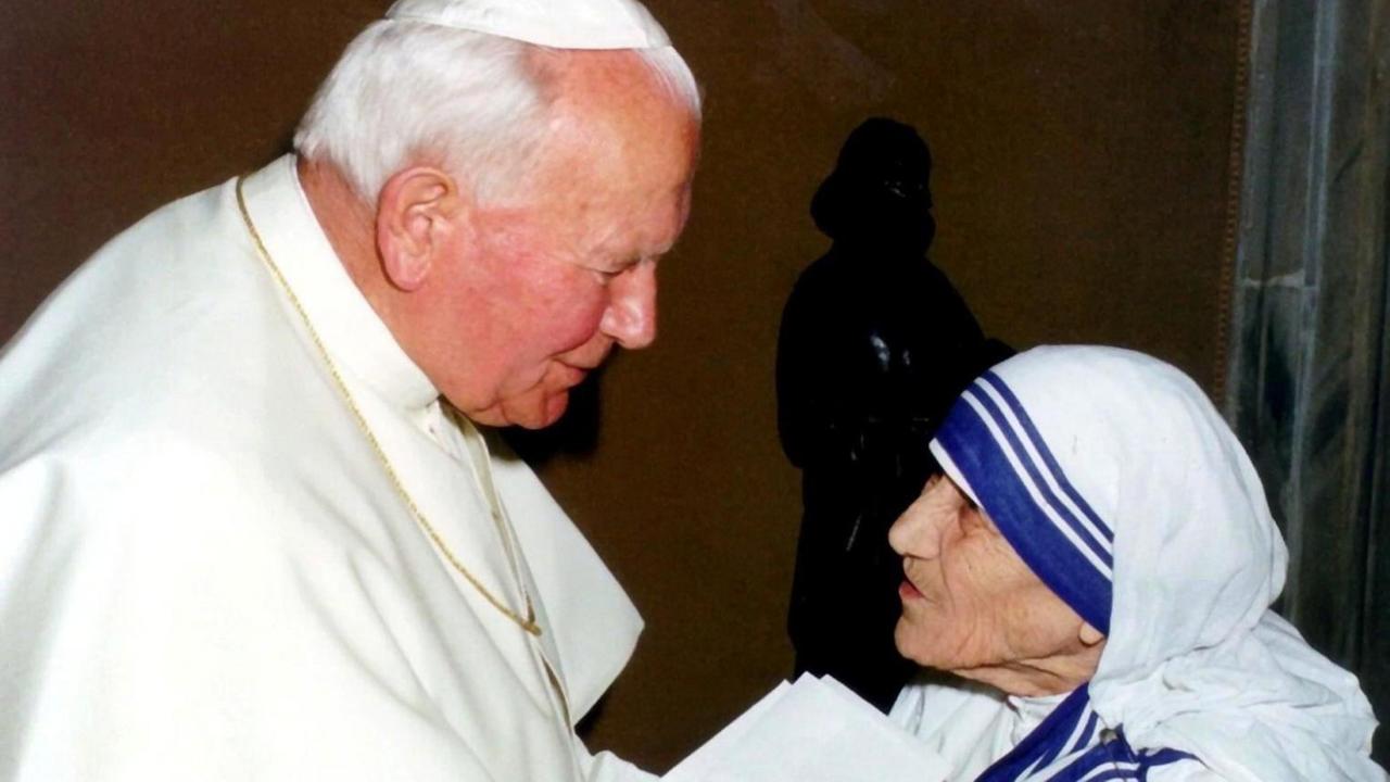 Mutter Teresa ist am 20.5.1997 im Vatikan mit Papst Johannes Paul II. zusammengetroffen. Dabei stellte die 86jährige Ordensschwester die Nonne Nirmala vor. Die 63jährige ist die neue Leiterin des von Mutter Teresa in Kalkutta gegründeten Ordens "Missionarinnen der Nächstenliebe".