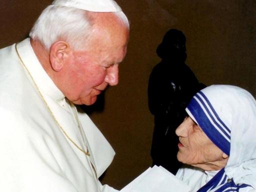Mutter Teresa ist am 20.5.1997 im Vatikan mit Papst Johannes Paul II. zusammengetroffen. Dabei stellte die 86jährige Ordensschwester die Nonne Nirmala vor. Die 63jährige ist die neue Leiterin des von Mutter Teresa in Kalkutta gegründeten Ordens "Missionarinnen der Nächstenliebe".