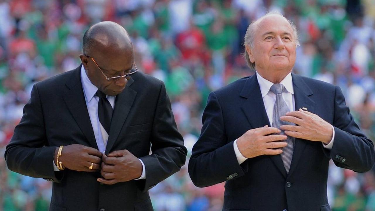 Jack Warner (l.) 2009 mit Sepp Blatter Jack Warner (l.) 2009 mit Sepp Blatter