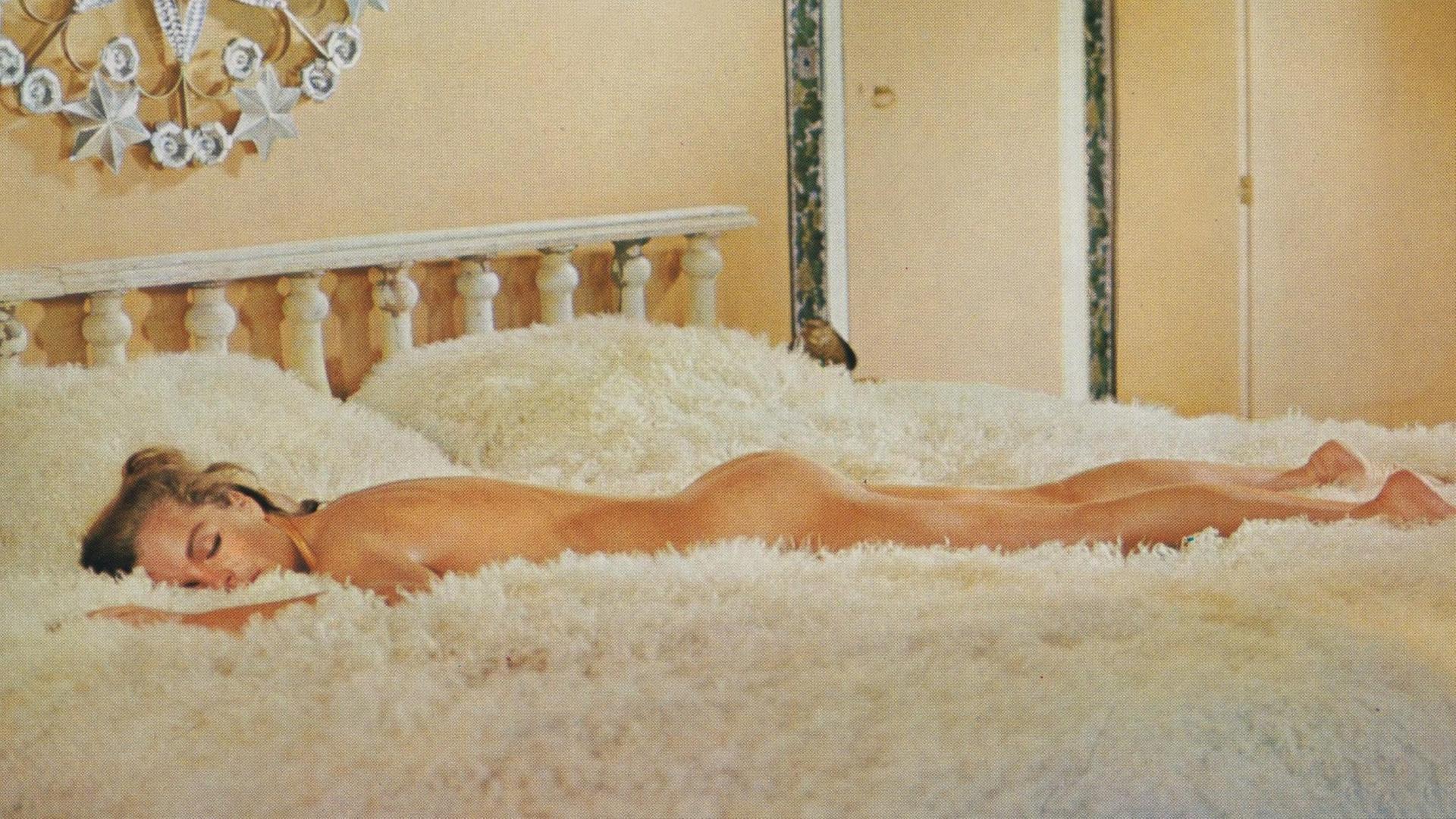 Das Bild zeigt Romy Schneider auf einem Flokati in "Der Swimming-Pool", Frankreich/Italien 1969. Das Bild zeigt Romy Schneider auf einem Flokati in "Der Swimming-Pool", Frankreich/Italien 1969.
