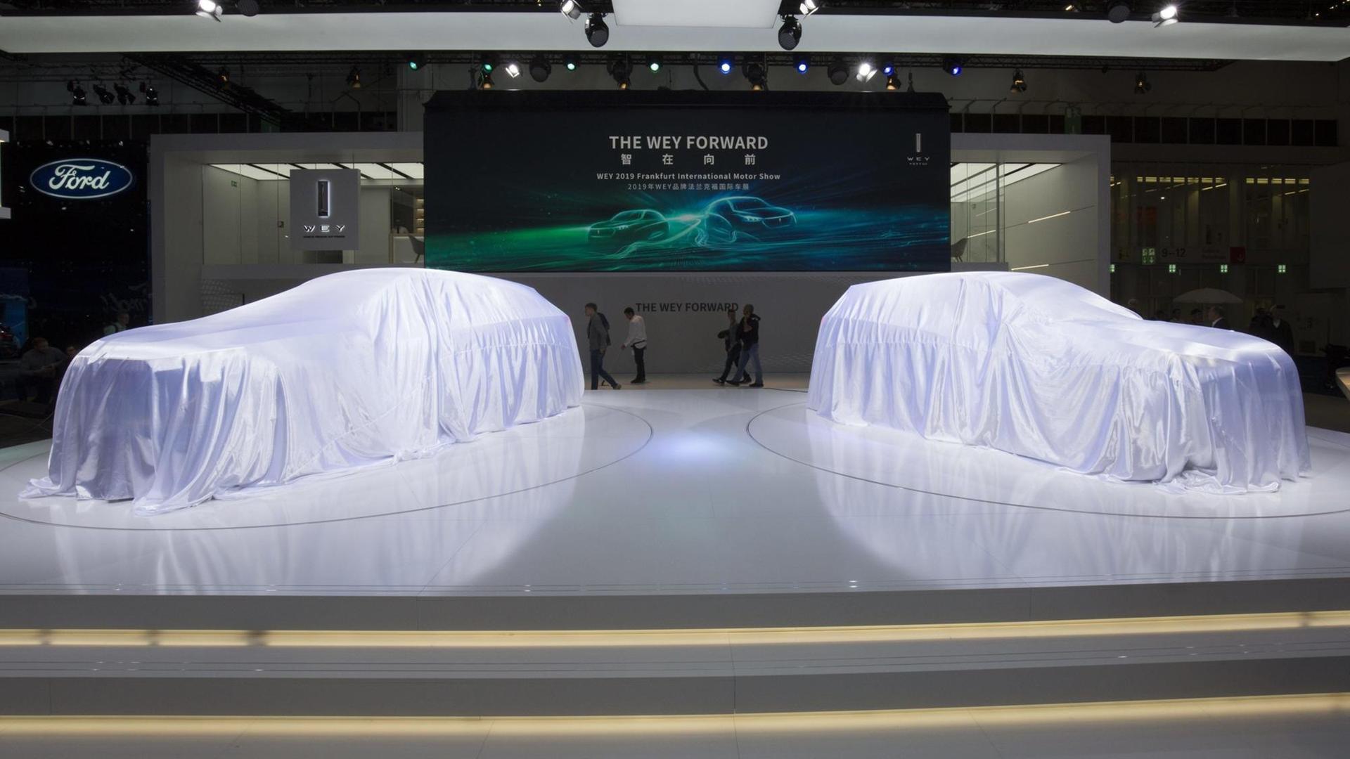 Verhüllte Autos stehen auf dem Präsentationsstand des chinesischen Unternehmens Great Wall Group auf der Internationalen Automobil-Ausstellung (IAA) 2019 in Frankfurt am Main