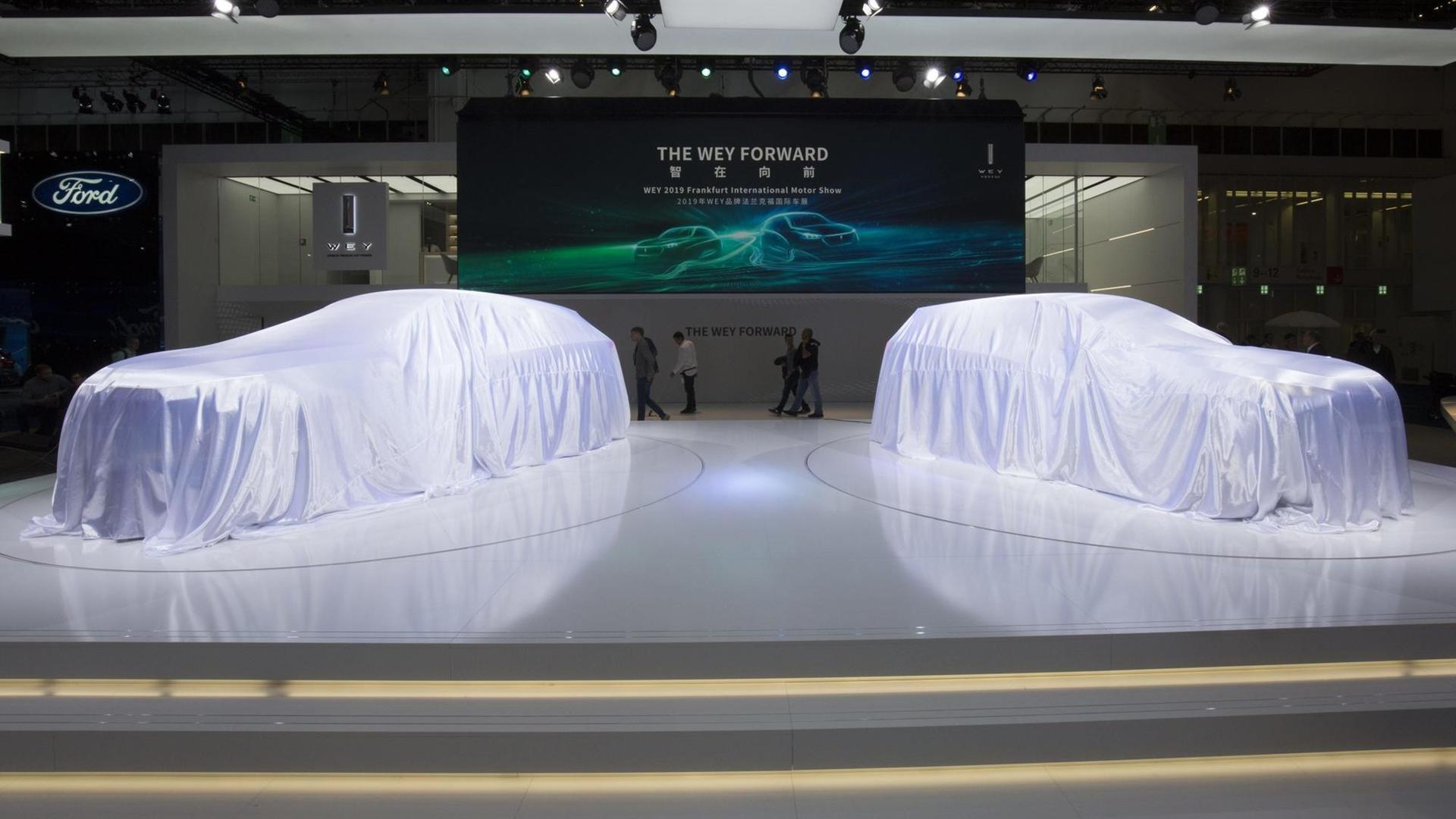 Verhüllte Autos stehen auf dem Präsentationsstand des chinesischen Unternehmens Great Wall Group auf der Internationalen Automobil-Ausstellung (IAA) 2019 in Frankfurt am Main Verhüllte Autos stehen auf dem Präsentationsstand des chinesischen Unternehmens Great Wall Group auf der Internationalen Automobil-Ausstellung (IAA) 2019 in Frankfurt am Main